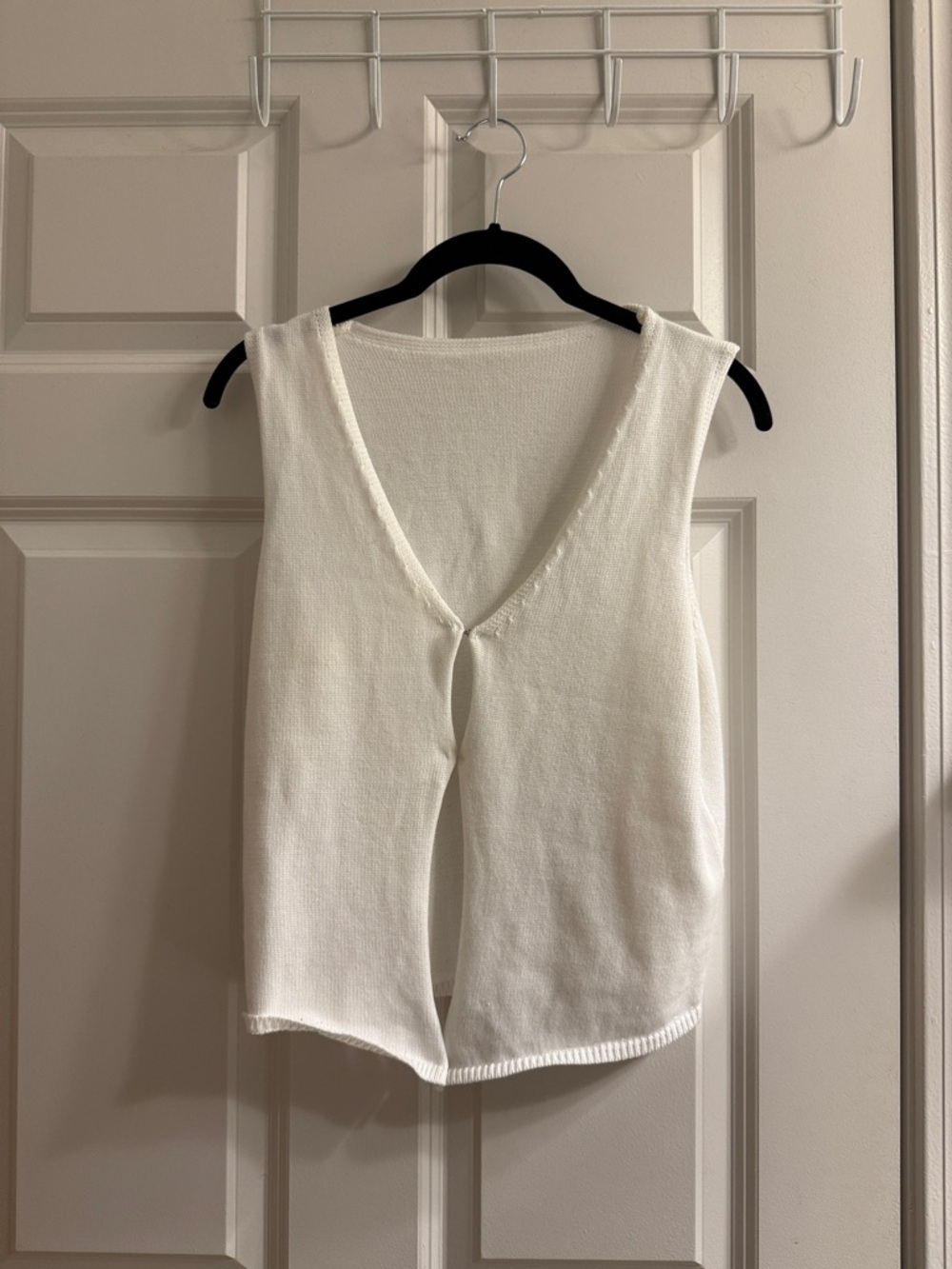 Women’s Cream Knit V-Neck Sleeveless Top